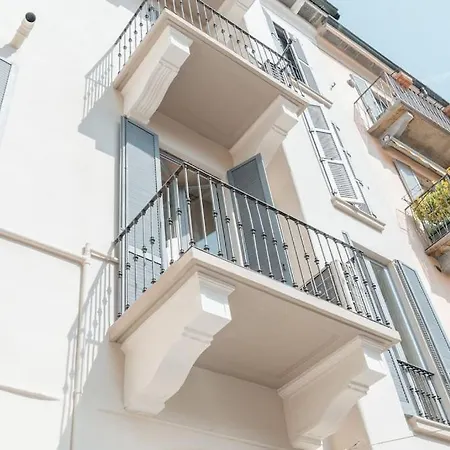 R Sterlizia House-2